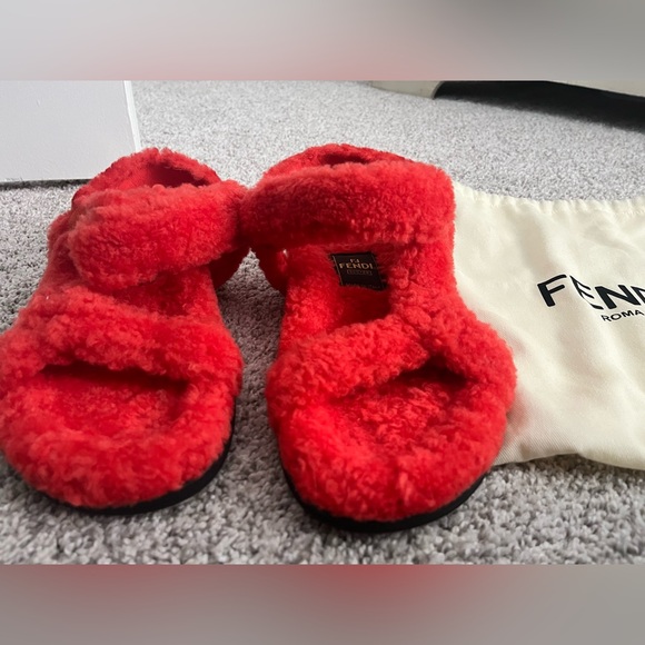 Fendi Shearling Sandals - Picture 4 of 4